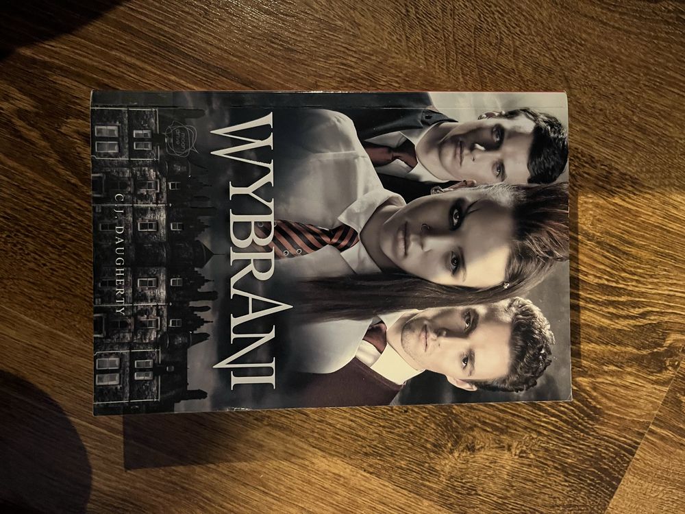 Wybrani - C.J. Daugherty (Akademia Cimmeria tom 1)