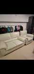 Conjunto de sofa e poltrona em Pele branco/beje