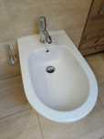 Bidet z baterią bidetową