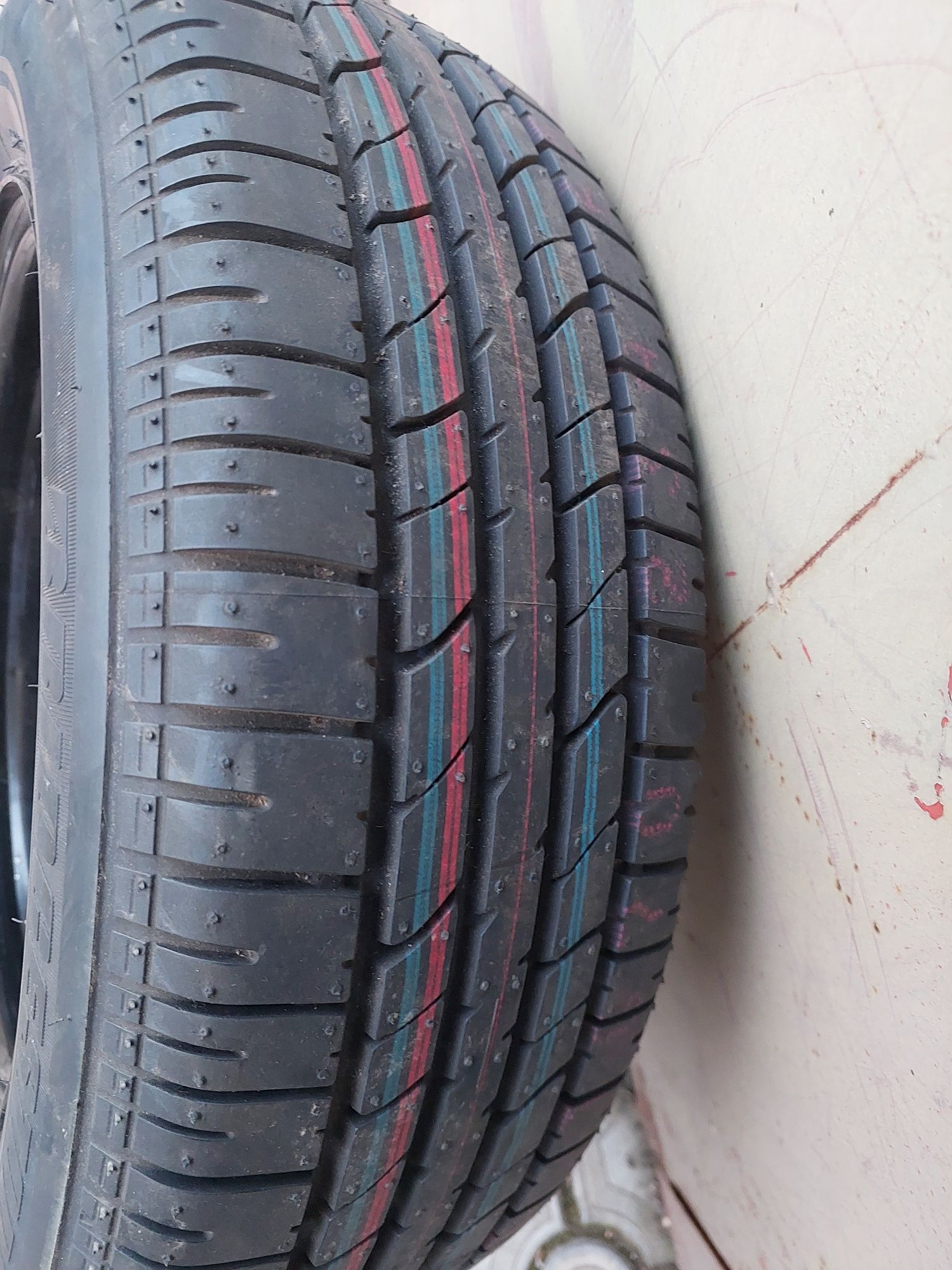 Новая шина с диском BRIDGESTONE TURANZA  195/60/15