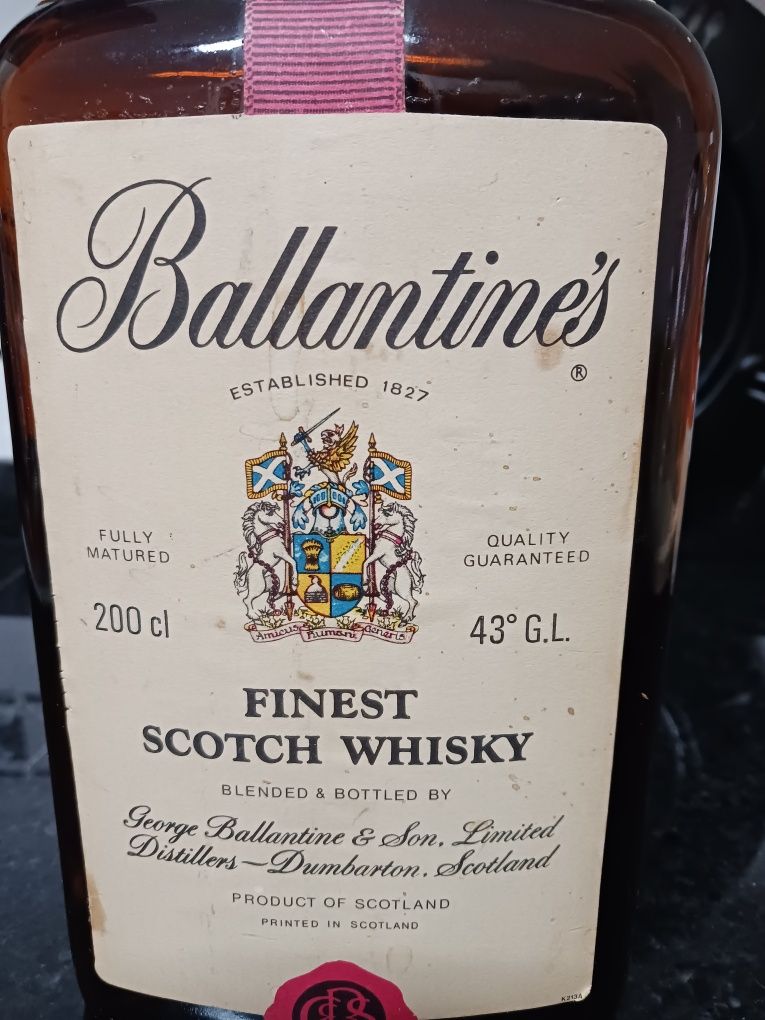 Garrafa vazia ballantines 2L - sec. XX