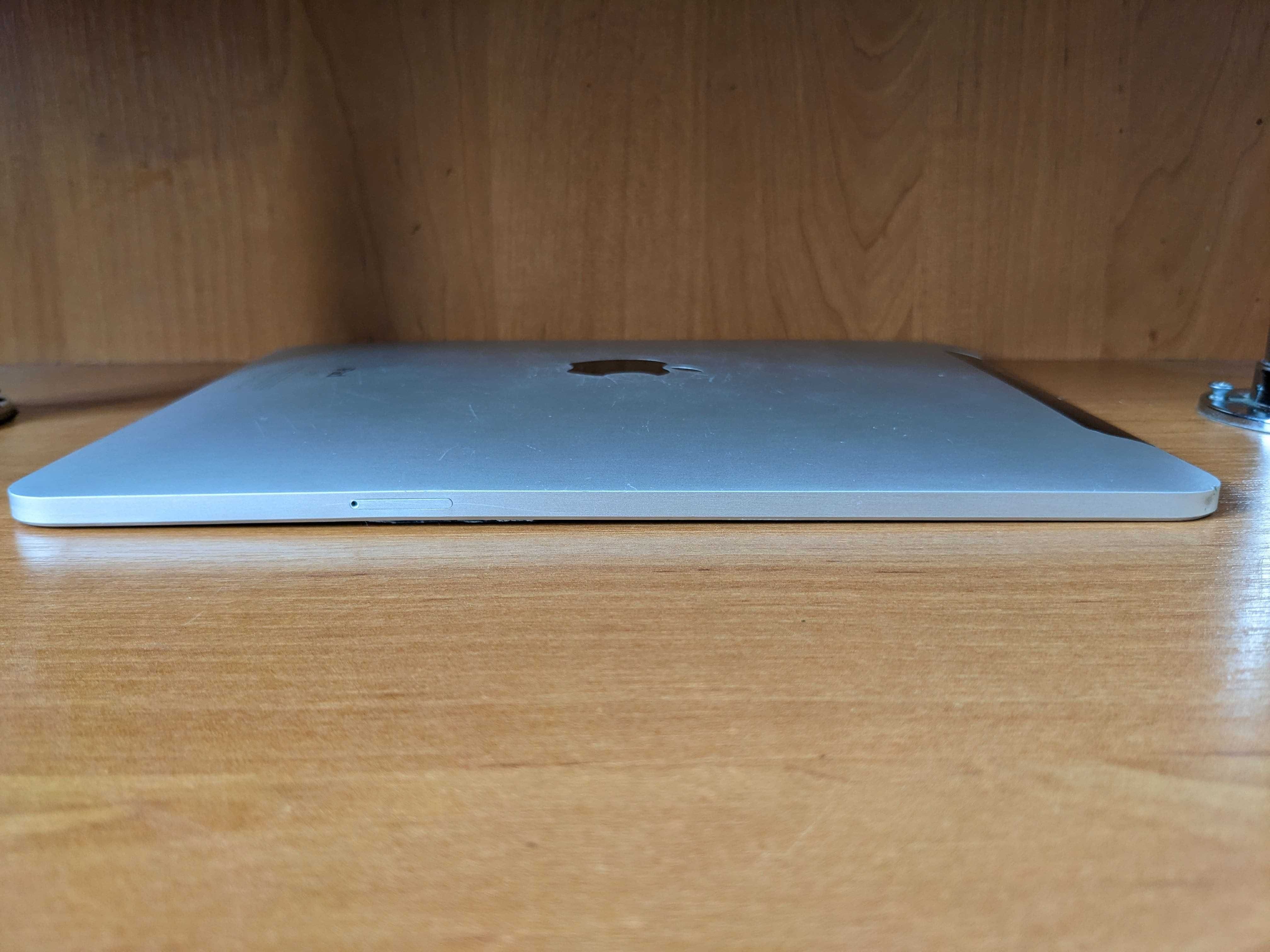 Планшет Apple iPad A1337 32GB Wi-Fi+3G + кабель зарядки