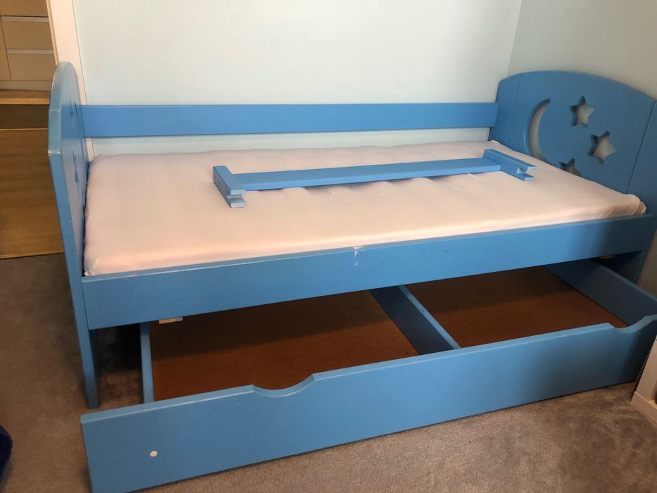 Niebieskie Łóżko dziecięce 160cmx80cm + materac,barierka,szuflada