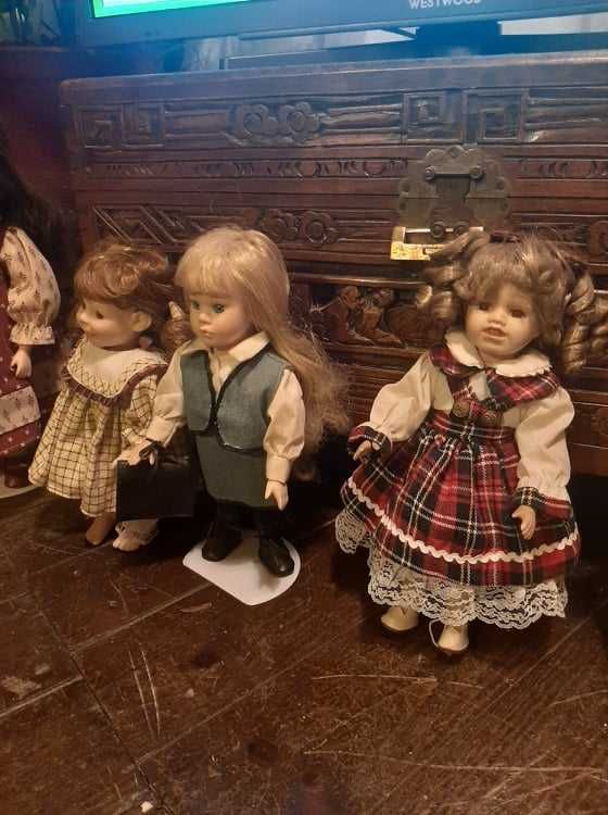 Várias bonecas de vários tamanhos