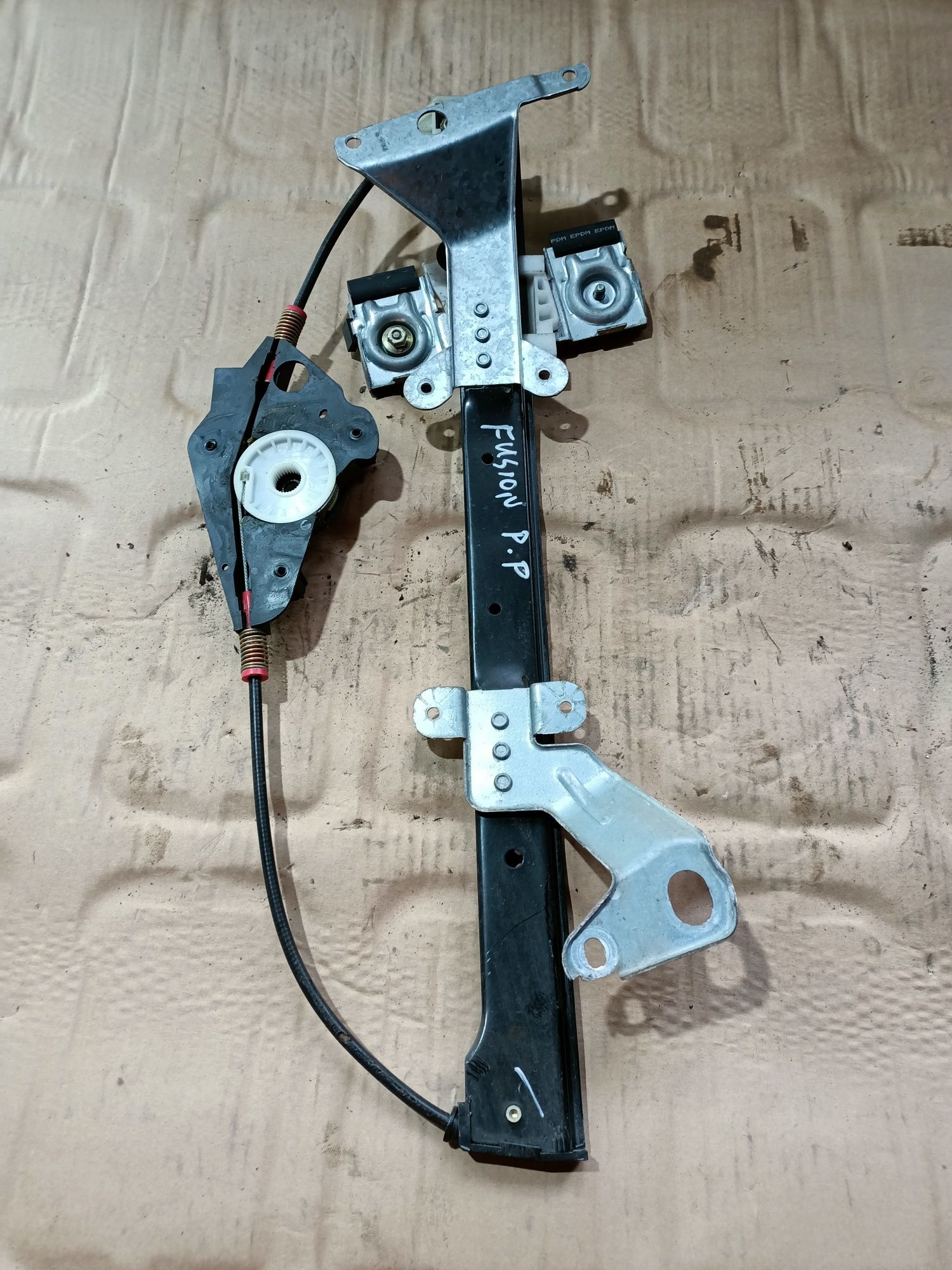 Mechanizm podnośnik szyby prawy przód Ford Fusion Fiesta mk6 02-12