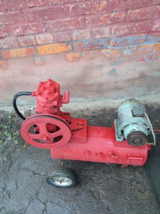 Продам Компрессор в хорошем состоянии