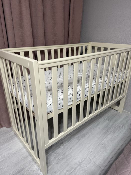 Кроватка + петенальний комод + матрас