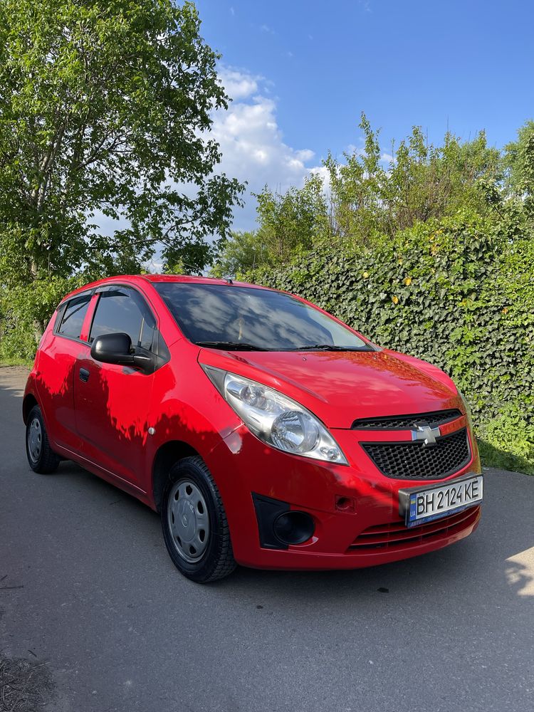 Продам CHEVROLET SPARK 2012 года