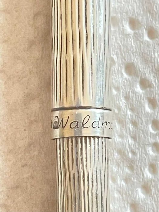 Lápiseira com minhas em Prata Nova