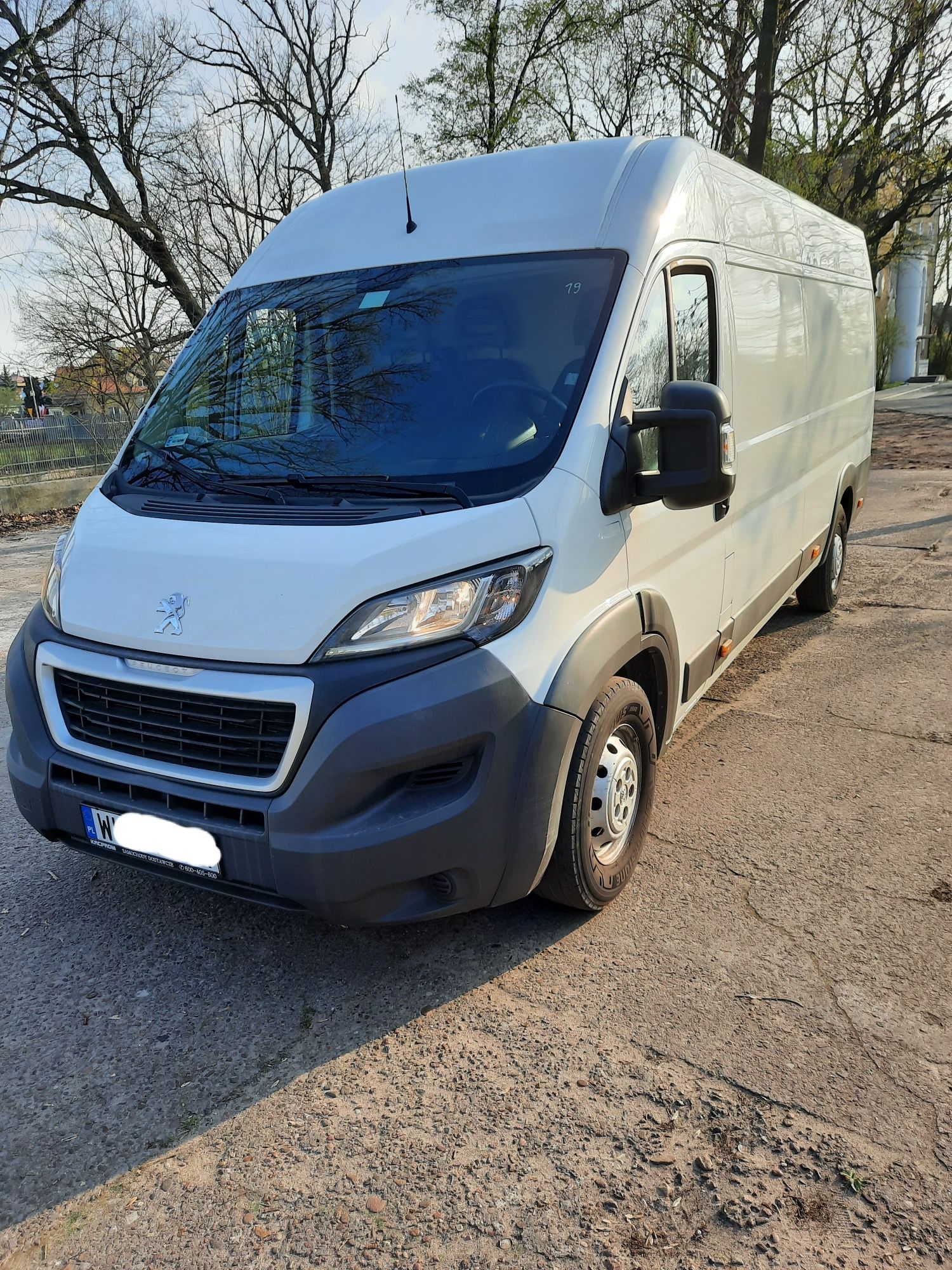 Wypożyczalnia busów dostawczych vanów bagażówek transport holowanie