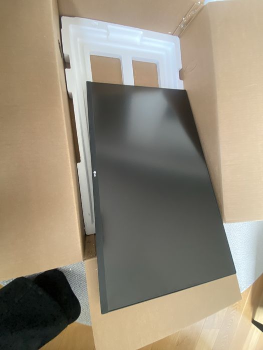 LG UHD Monitor 32UR500