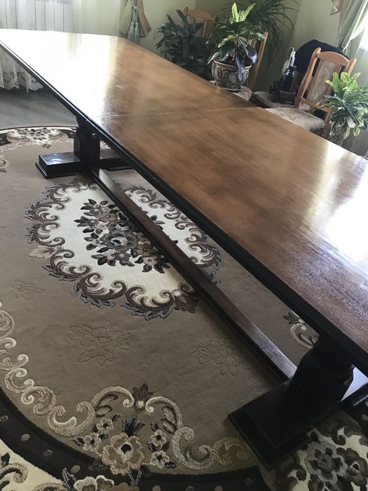 Стіл для вітальні