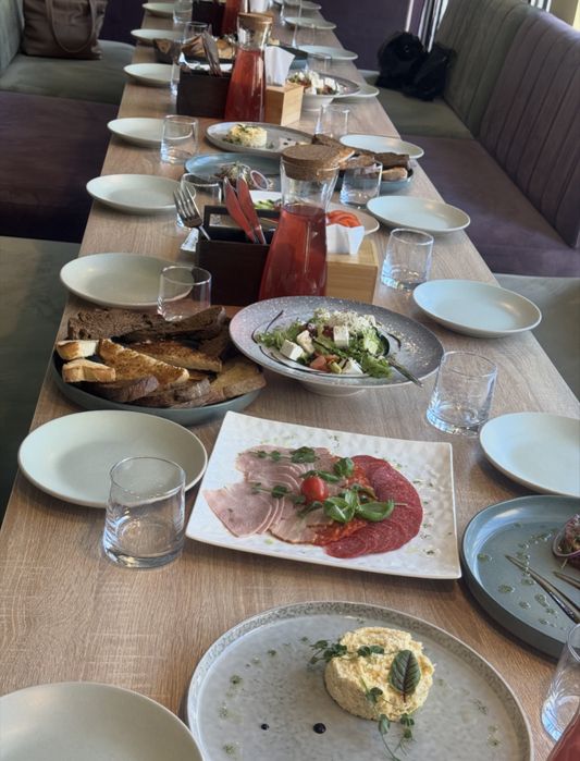 Готовий сімейний бізнес — кафе з великою дитячою кімнатою