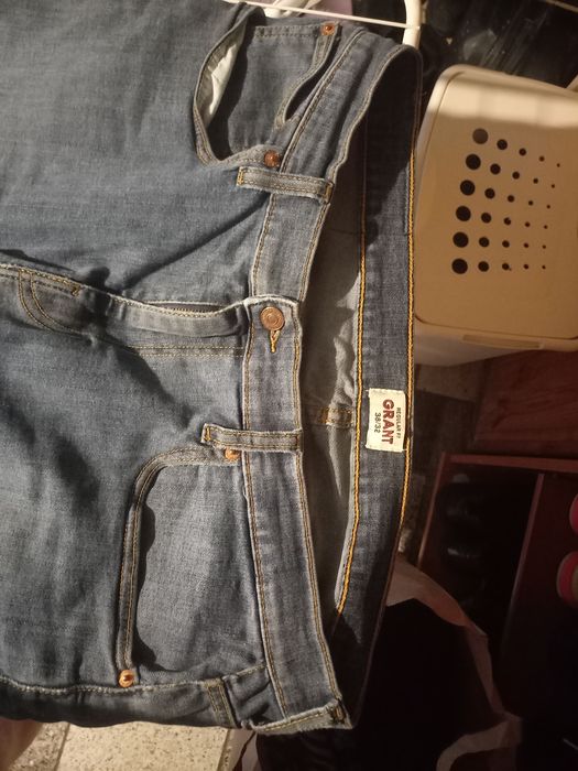 Sprzedam jeansy GRANT, rozmiar 38/32 – świetny stan!