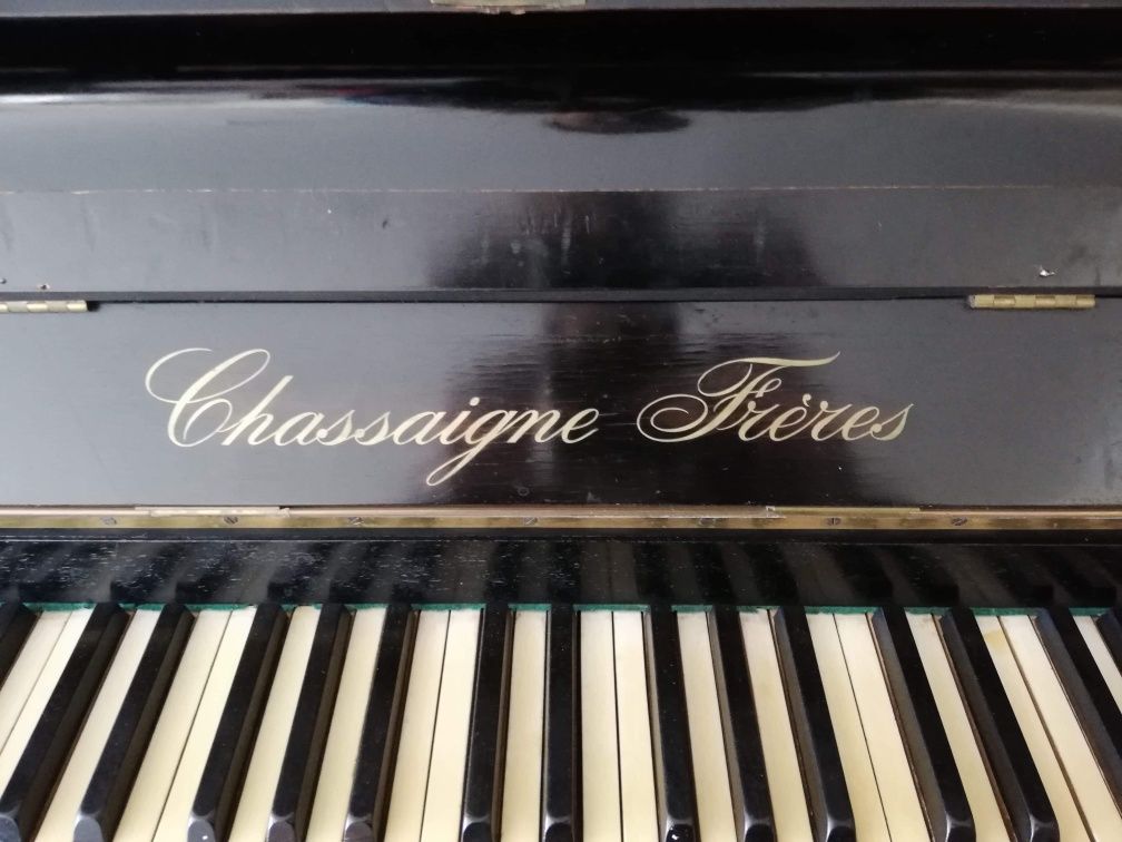 Piano CHASSAIGNE Fréres