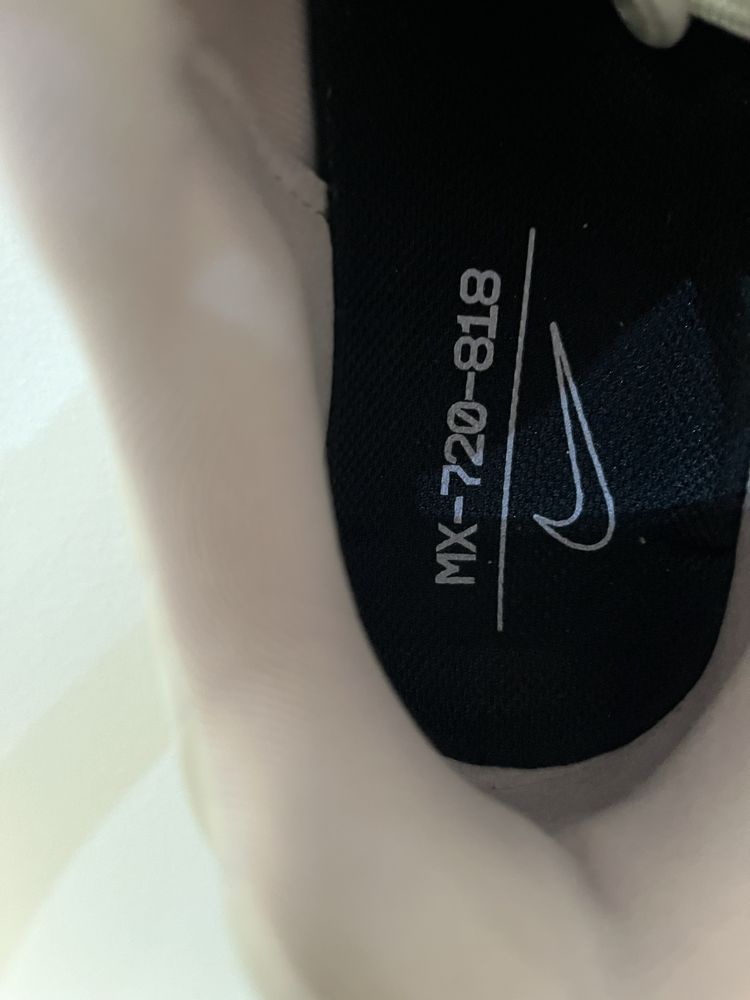 Sapatilhas nike 720-818
