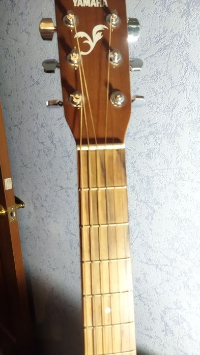 Гитара Yamaha акустическая