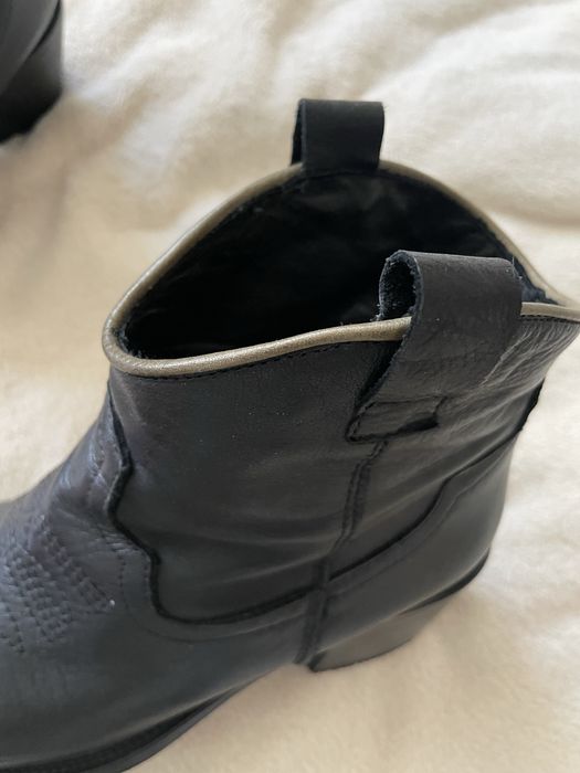 Прлдаються черевики жіночі демисизонні.