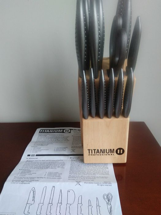 komplet noży kuchennych (14 elem) super w bloku z drewna właściw. nowy