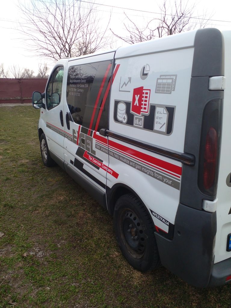 Оpel Vivaro продаю 6 дверей