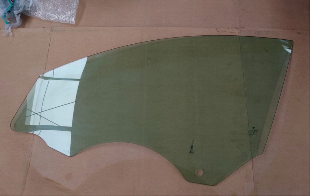 Tesla Y скло стекло водія пасажира оригінал