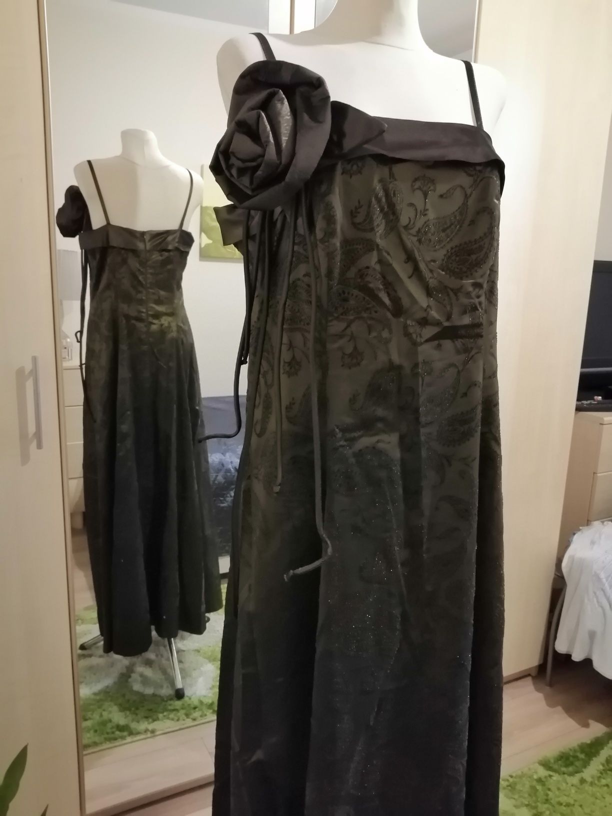Wieczorowa sukienka khaki/ L