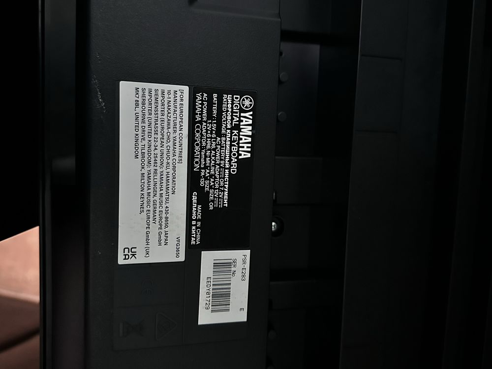Teclado Yamaha PSR-E283 semi novo