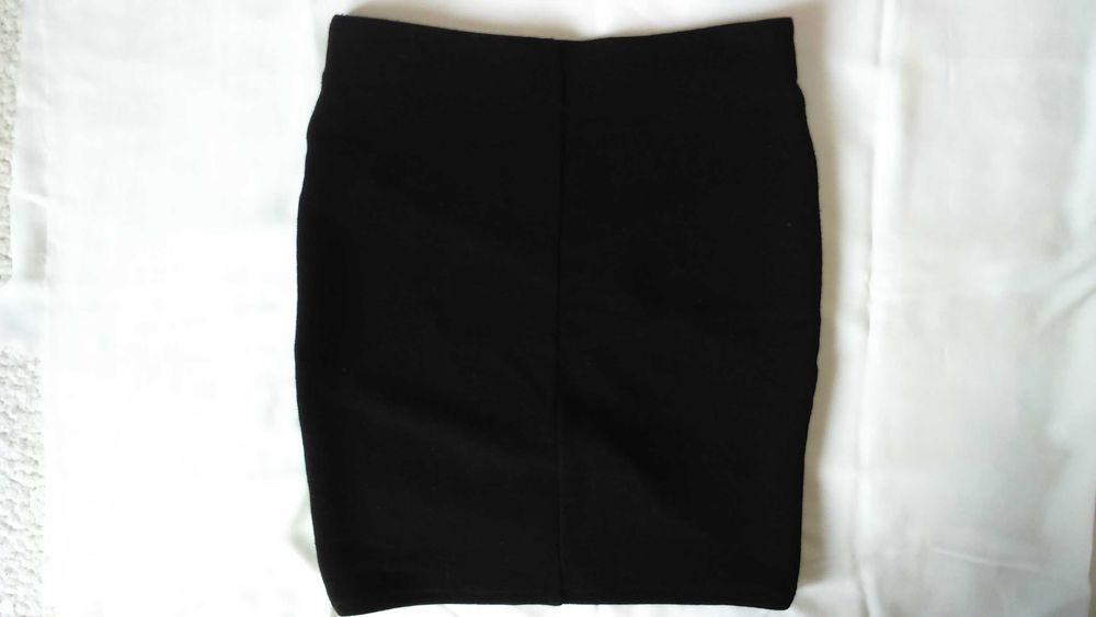 Спідниця    міні чорна рубчик Bershka