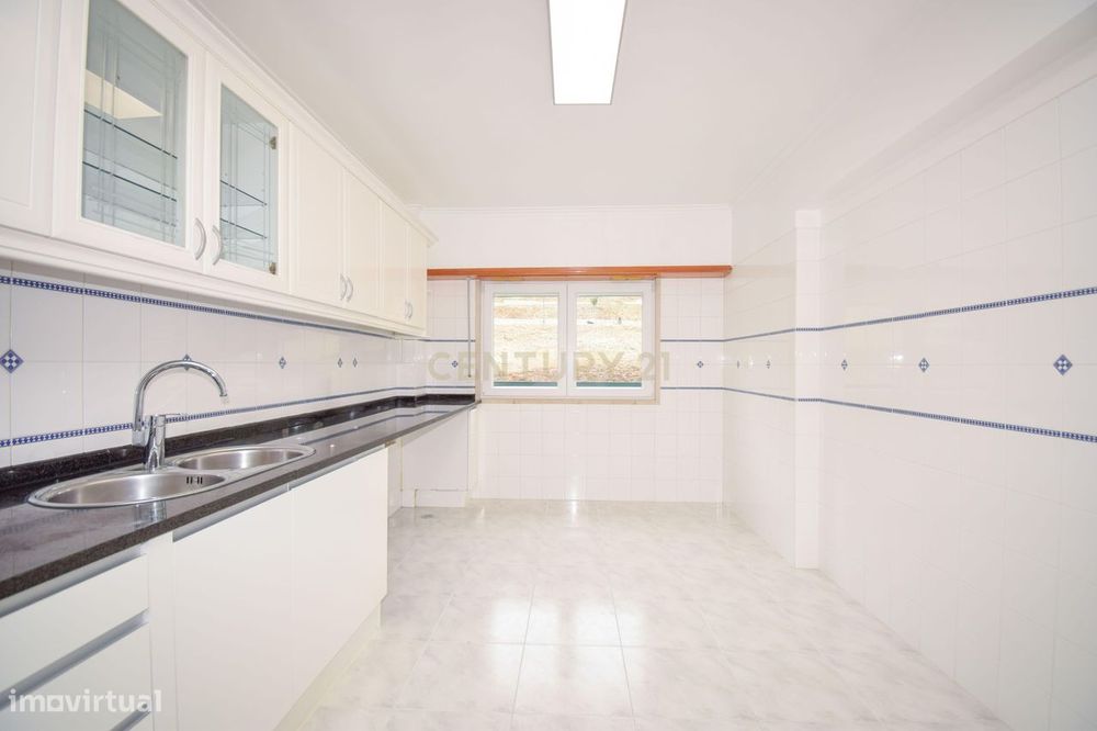 Apartamento T3 à venda em Monte Abrão – Queluz