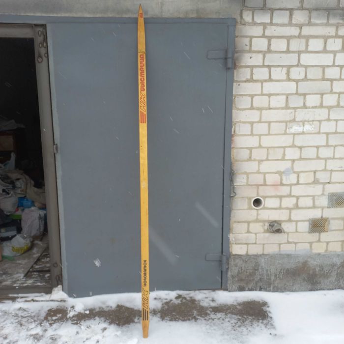 Лижі дерев'янні, нові