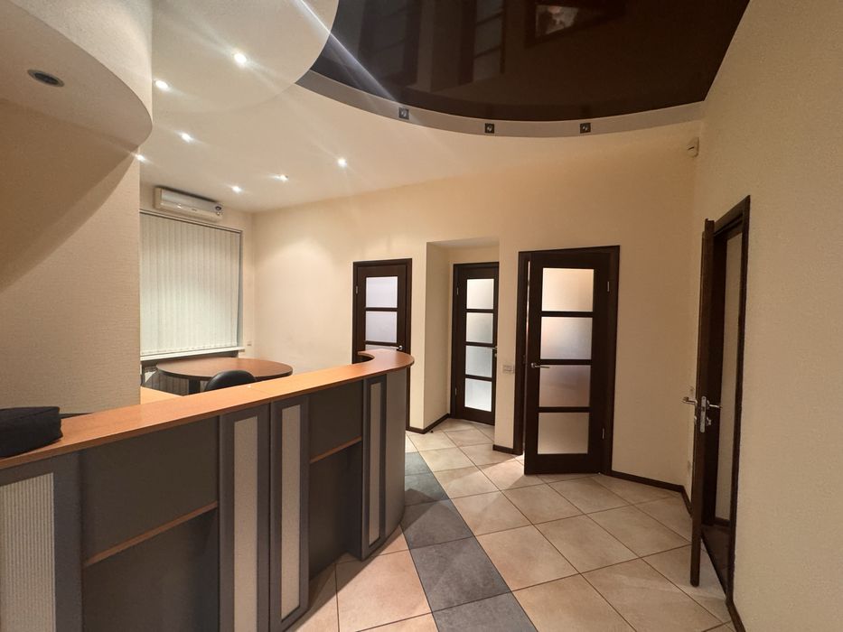 Оренда офісу в центрі , з меблями ,75м2 , три кабінети