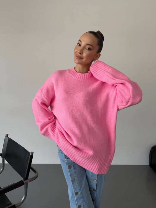 Жіночий стильний светр, є різні кольори