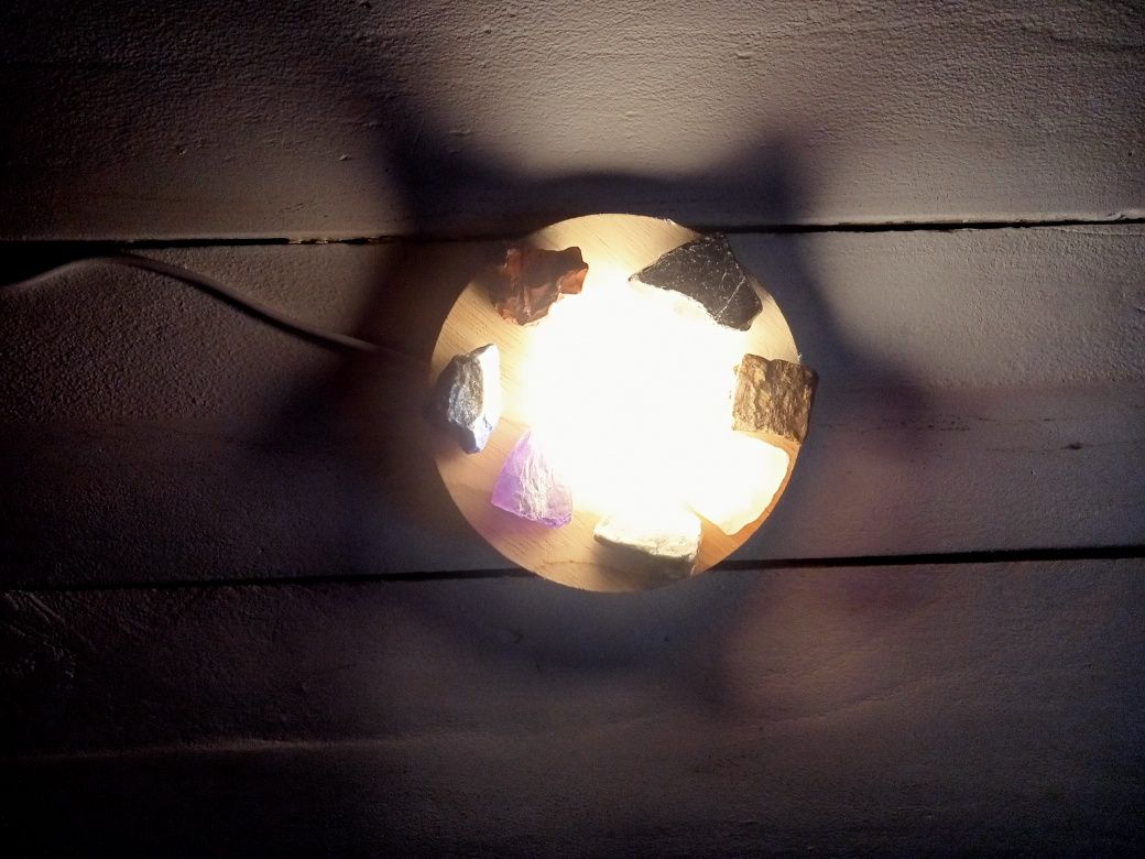 Lampka z kryształami kamieniami czakry Deluxa Mystic
