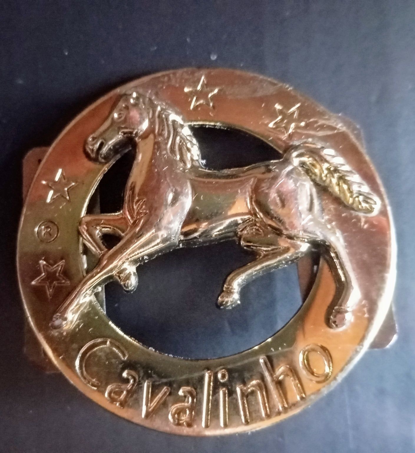 Ornamentos para mala da marca Cavalinho.