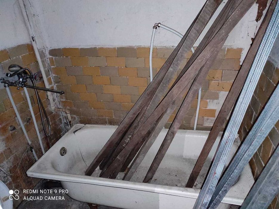 Ділянка з комунікаціями в центрі Високого.