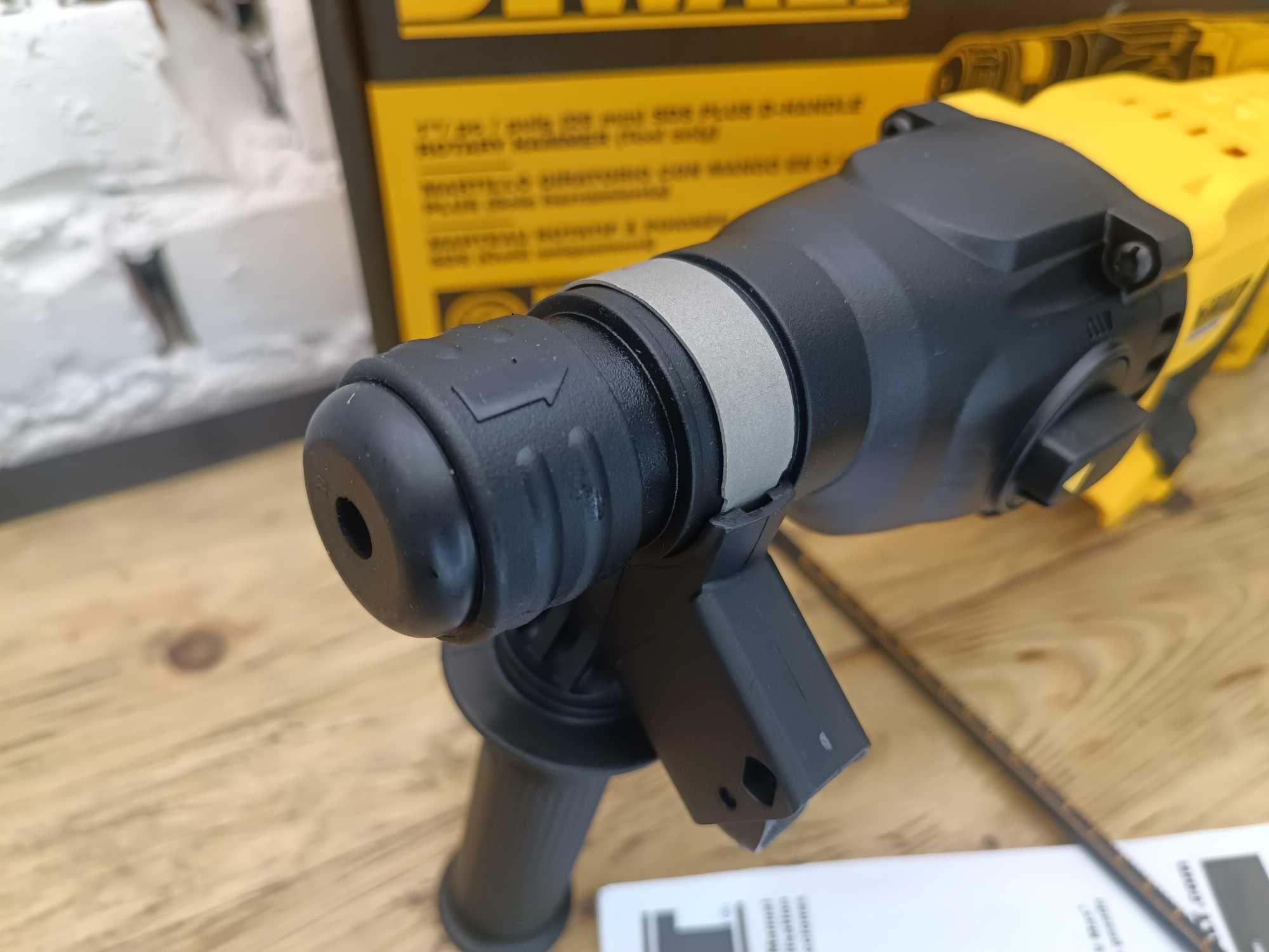 Безщітковий акумуляторний перфоратор DeWalt DCH133 з США Орігинал