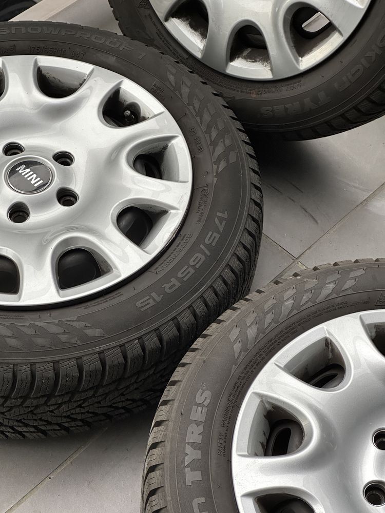 Komplet 4 kół zimowych z felgami stalowymi | 175/65 R15
