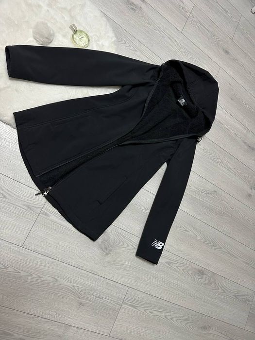 Жіноча куртка New Balance оригінал демисезон стан нової розмір М