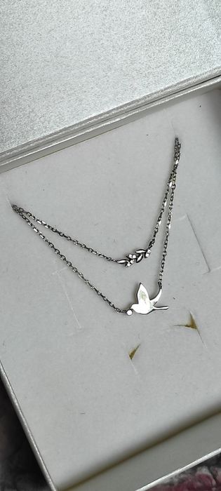 Naszyjnik celebrytka srebrna z cyrkoniami ptak i liść APART