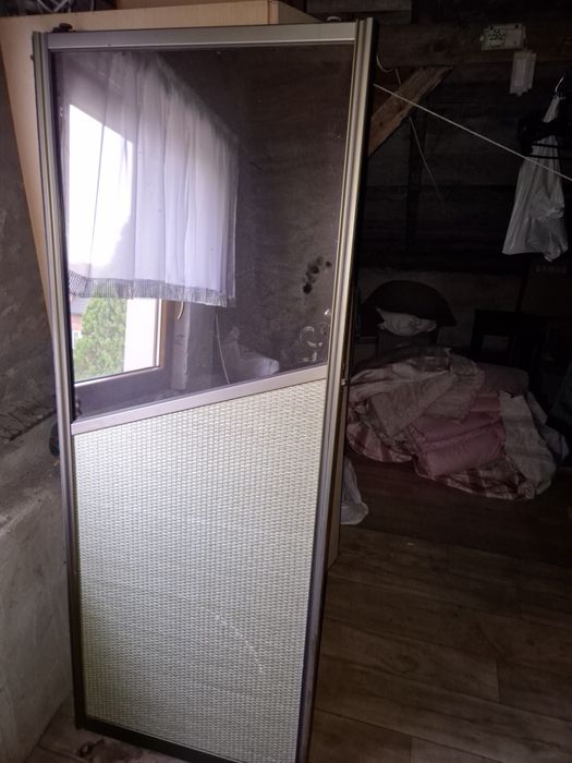 Drzwi do szafy przesuwnej