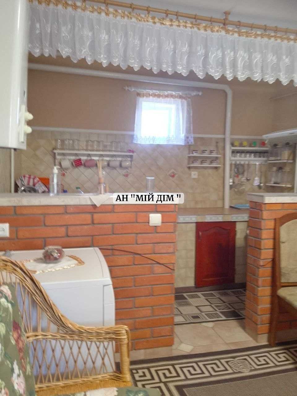 Продається гарний, затишний будинок