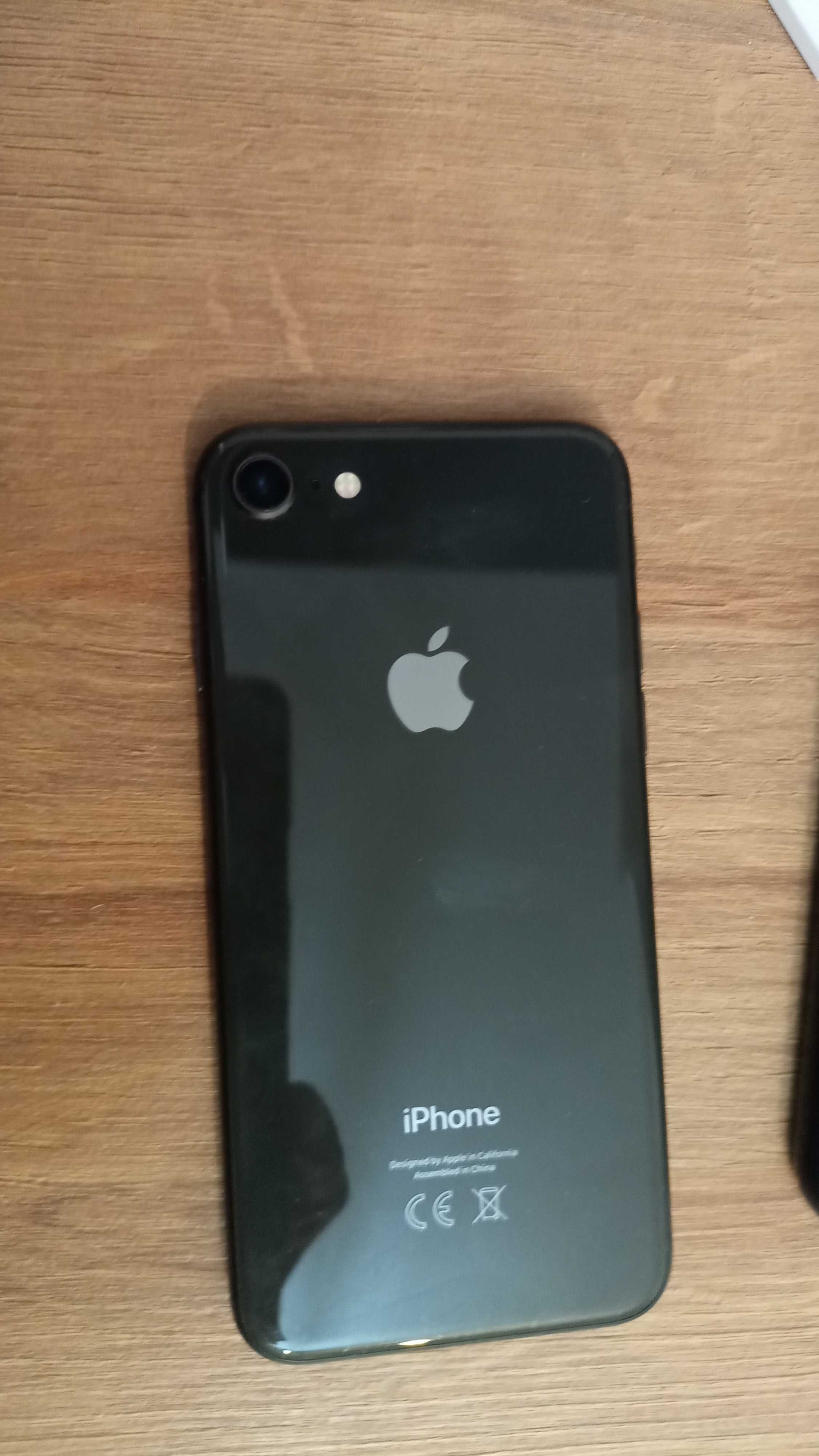 iPhone 8 , 64 GB