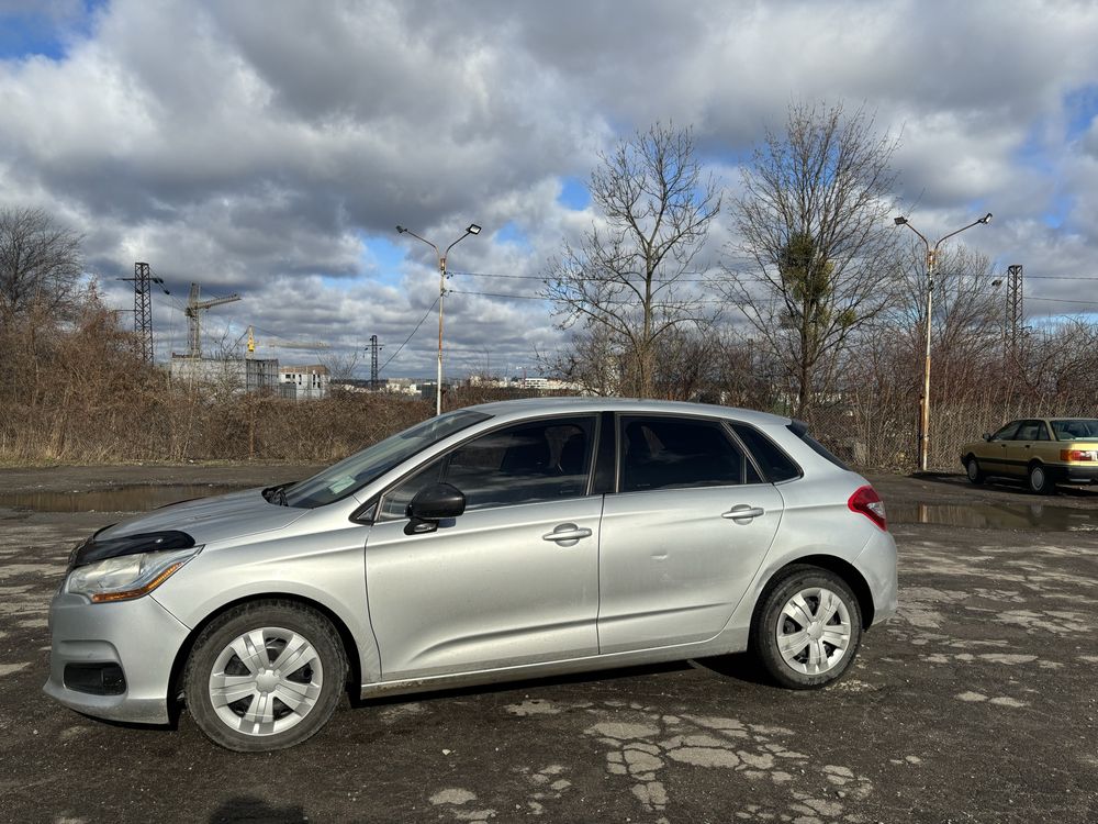 Автомобіль Citroen C4 хетчбек