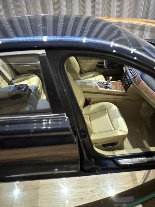 Коллекционная Модель авто BMW 750Li series long (F02), метал.