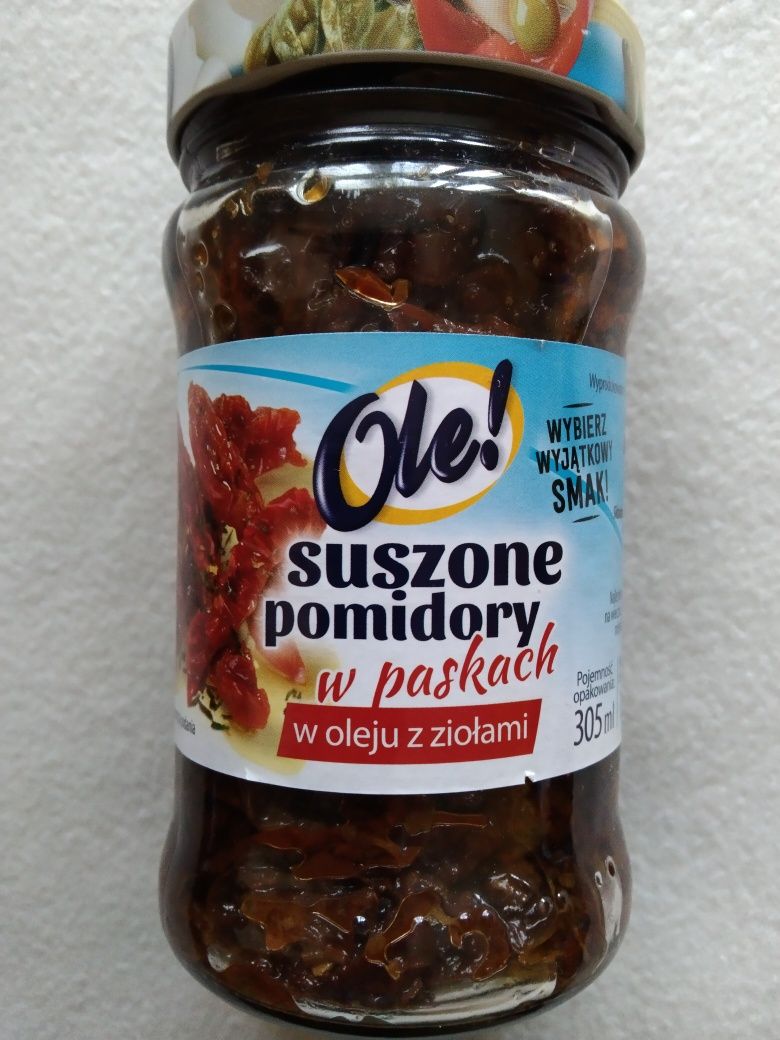 Ole suszone pomidory w paskach w oleju z ziołami