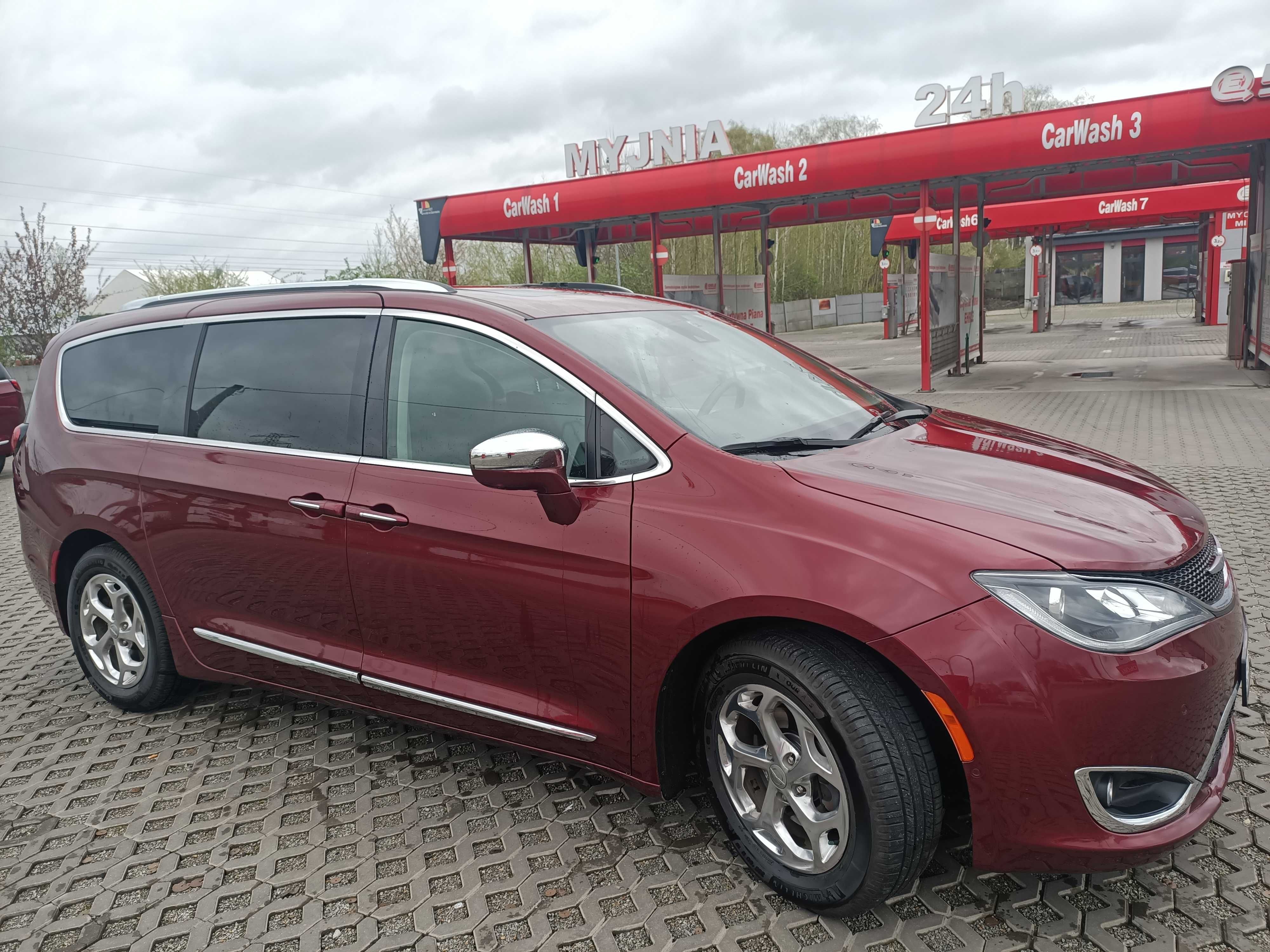 Chrysler Pacifica Limited 2019 wersja 7 osobowa, czarna skóra