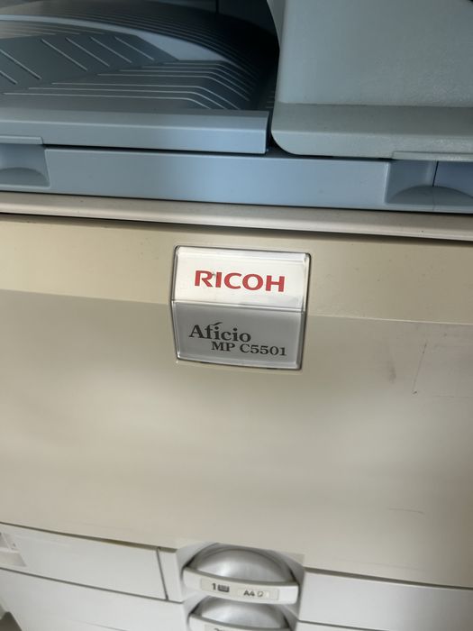 Multifunções RICOH com Finalizador