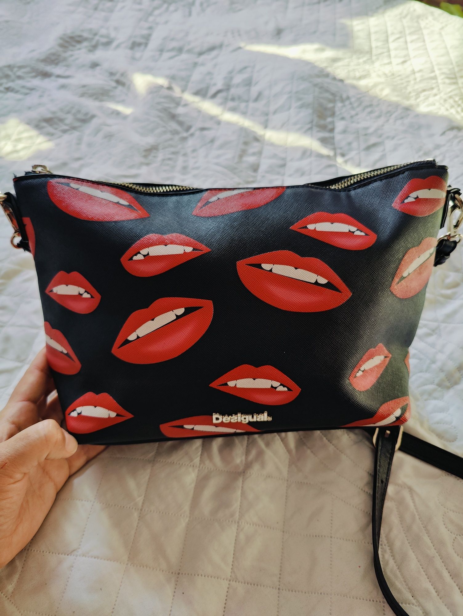 Desigual torebka lips usta. Czarna. Jak nowa.
