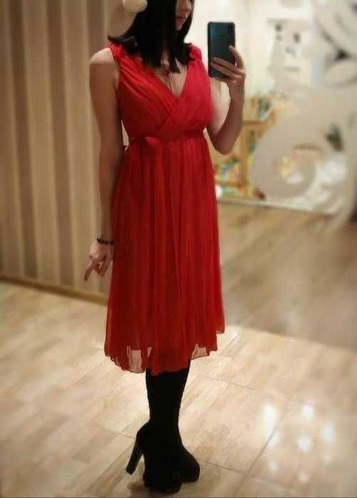 Нарядное красное платье S - M