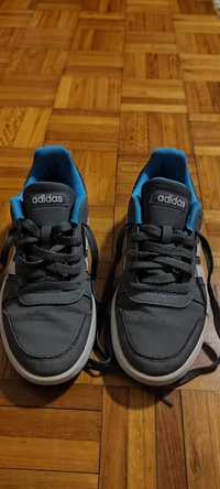 Tênis adidas em excelente estado